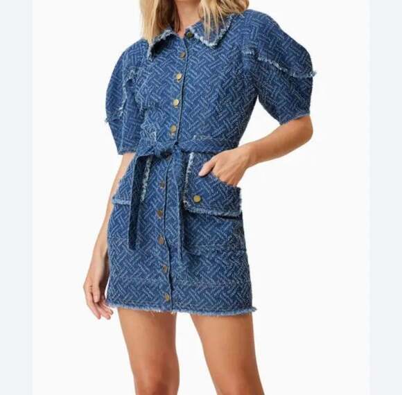 Elliatt Dresses & Skirts - Elliatt Cora Frayed Denim Mini Dress M Blue Belted Puff Sleeve